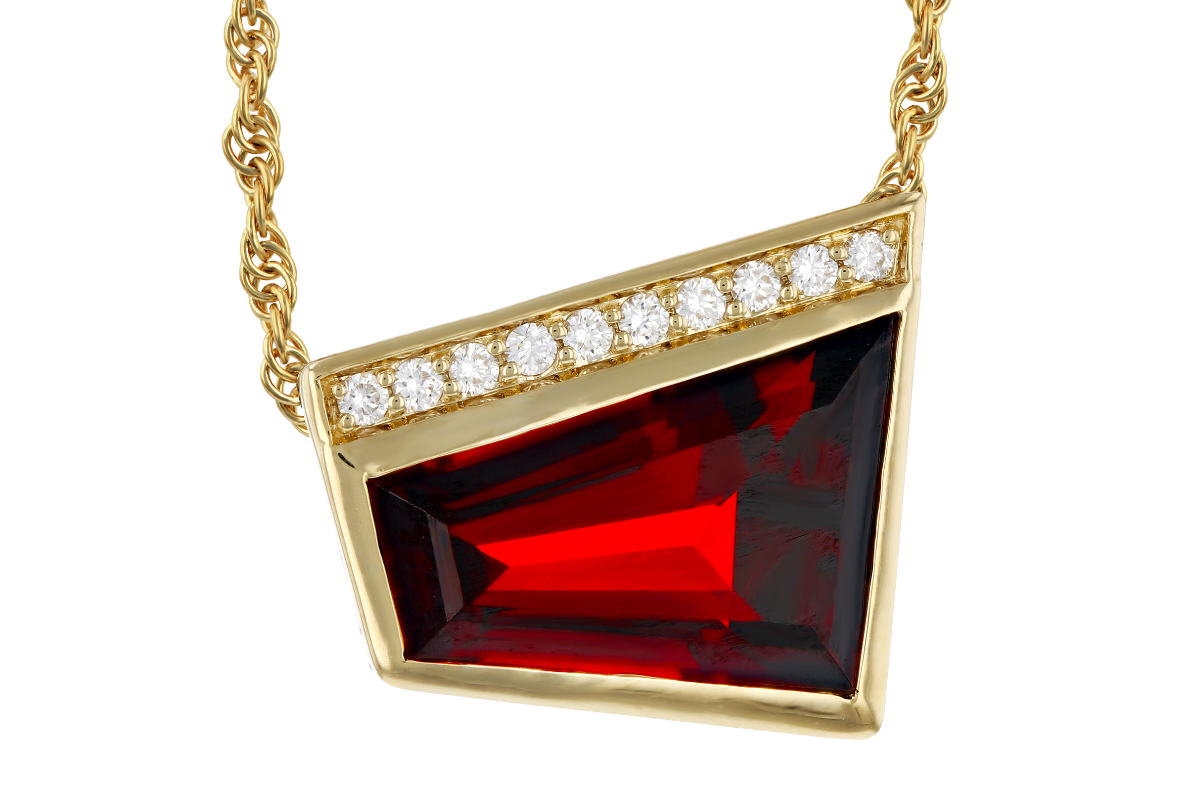 A303-47334: NECKLACE 3.92 GARNET 4.00 TGW