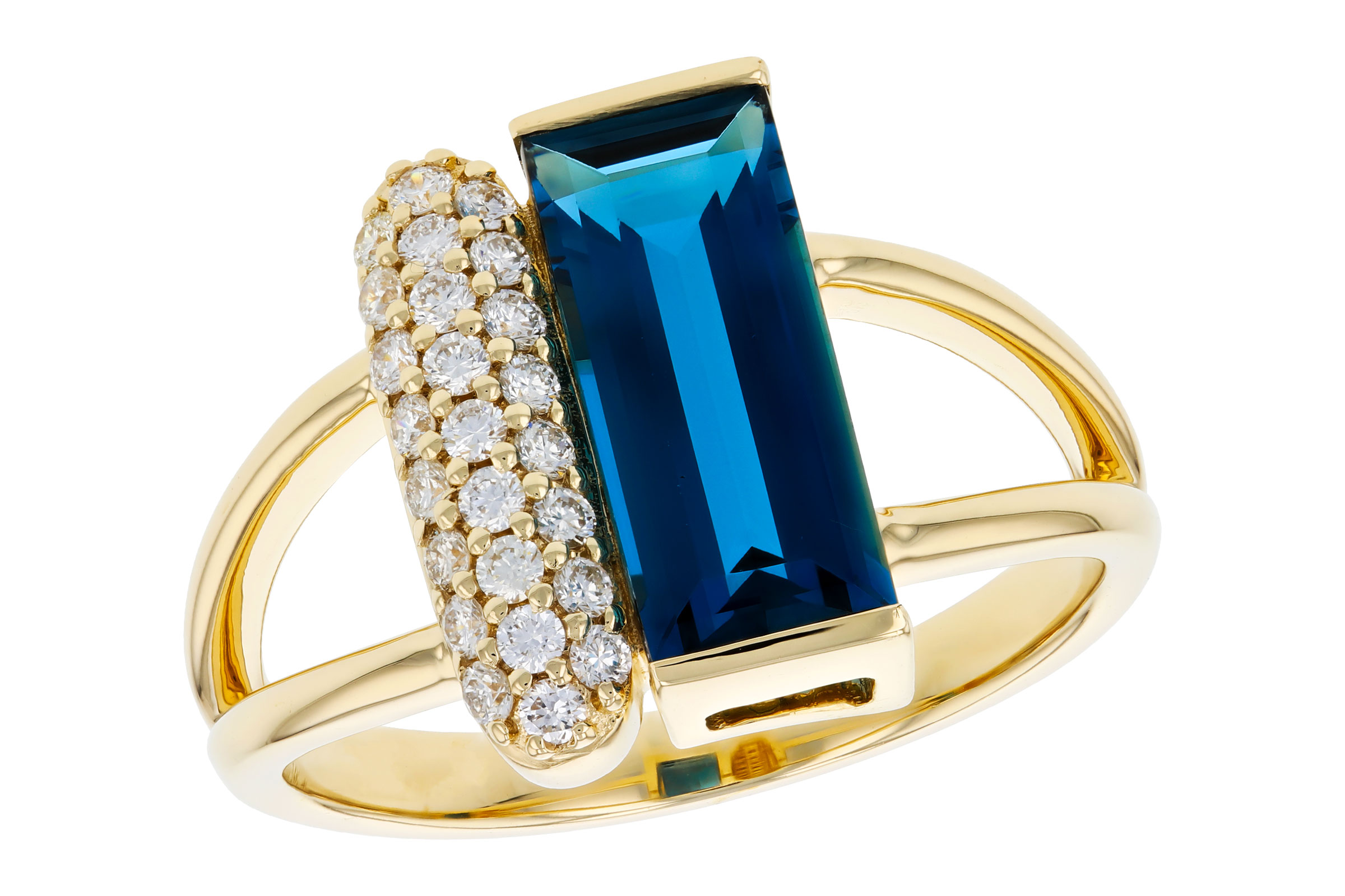 K303-47297: LDS RG 2.67 LONDON BLUE TOPAZ 2.92 TGW (12x5MM BT)